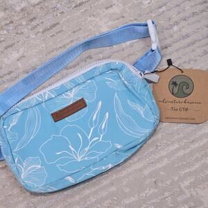 Adventure Hawaii On the Go Belt Bag Fanny Pack Blue Floral Water Proof NWT